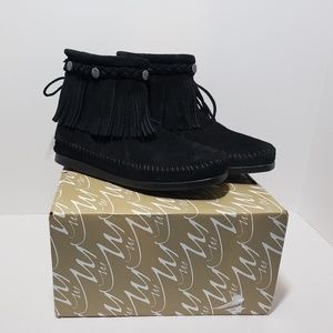 Minnetonka Women's Back Zip Up Fringe Ankle Boot